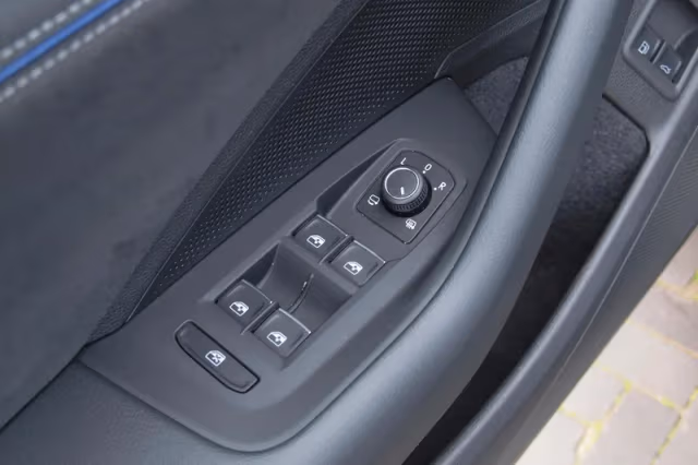 Volkswagen Passat (2024) thumbnail 35