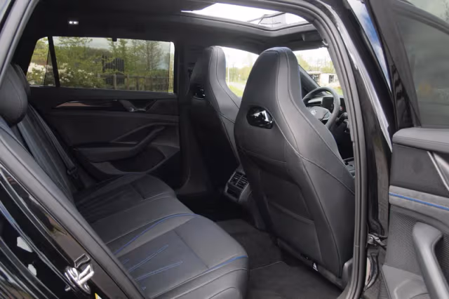Volkswagen Passat (2024) thumbnail 39