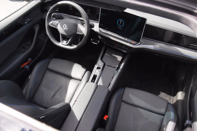 Volkswagen Passat (2024) thumbnail 5
