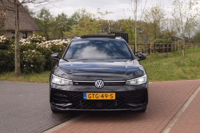 Volkswagen Passat (2024) thumbnail 8