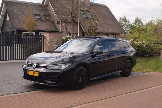 Volkswagen Passat (2024) thumbnail 9