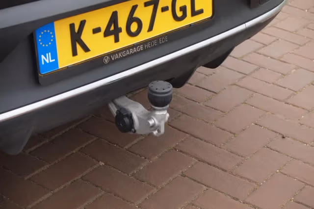 Mercedes-Benz EQC (2020) thumbnail 14