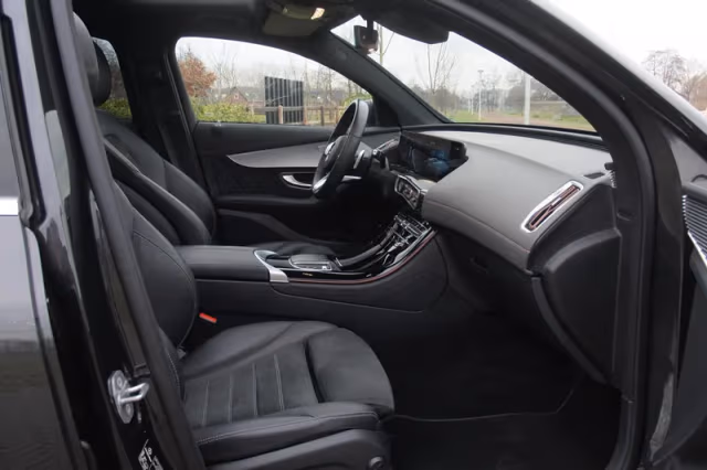 Mercedes-Benz EQC (2020) thumbnail 16