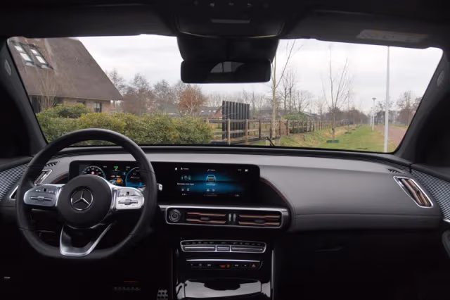 Mercedes-Benz EQC (2020) thumbnail 17