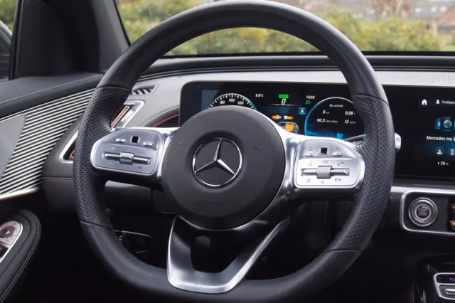 Mercedes-Benz EQC (2020) thumbnail 18