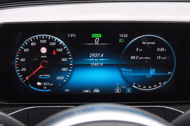 Mercedes-Benz EQC (2020) thumbnail 20