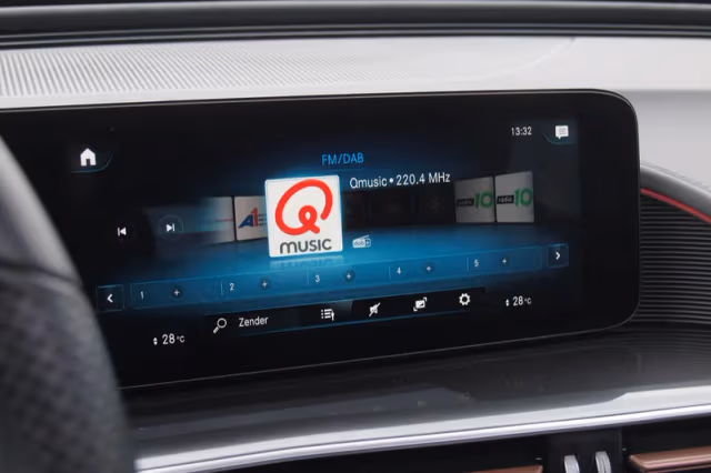 Mercedes-Benz EQC (2020) thumbnail 21