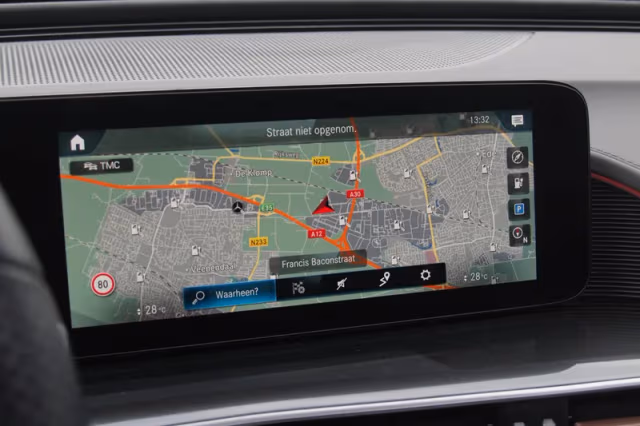 Mercedes-Benz EQC (2020) thumbnail 22