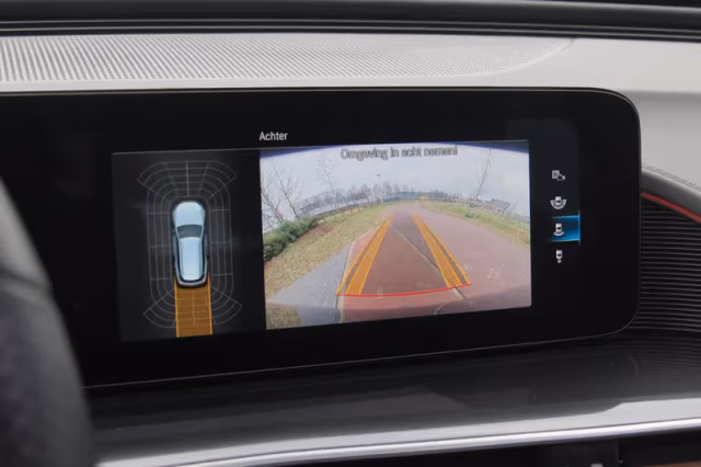 Mercedes-Benz EQC (2020) thumbnail 25