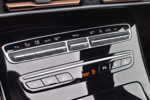 Mercedes-Benz EQC (2020) thumbnail 26