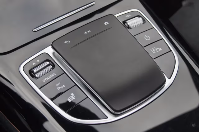 Mercedes-Benz EQC (2020) thumbnail 27