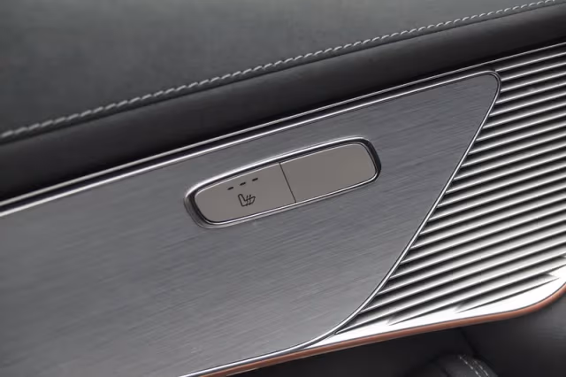 Mercedes-Benz EQC (2020) thumbnail 29