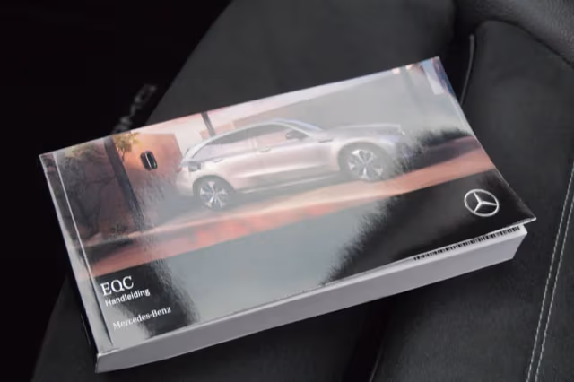 Mercedes-Benz EQC (2020) thumbnail 36