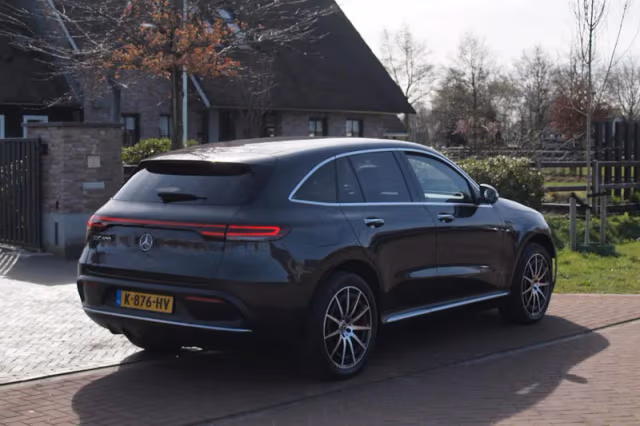 Mercedes-Benz EQC (2020) thumbnail 12