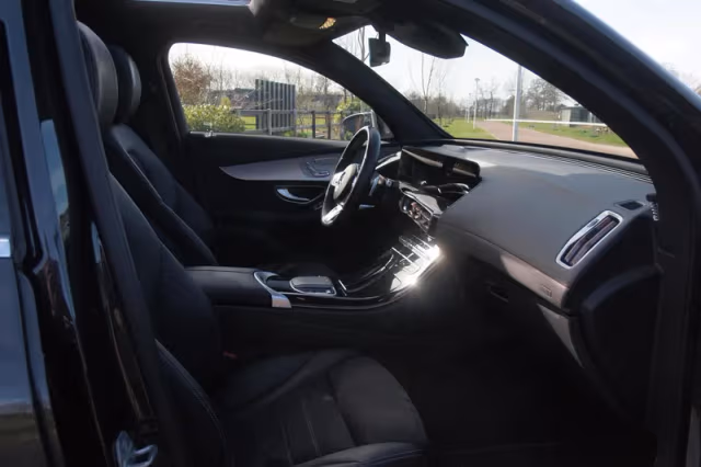 Mercedes-Benz EQC (2020) thumbnail 15
