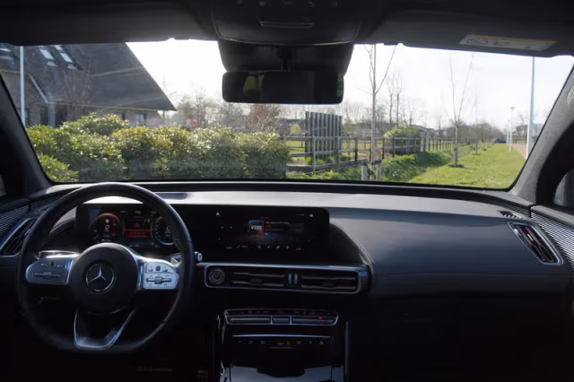 Mercedes-Benz EQC (2020) thumbnail 16