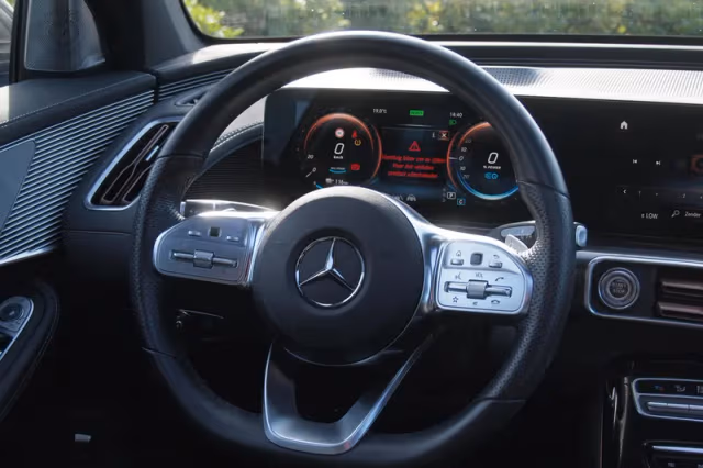 Mercedes-Benz EQC (2020) thumbnail 17