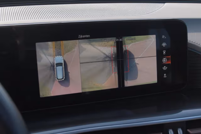 Mercedes-Benz EQC (2020) thumbnail 21