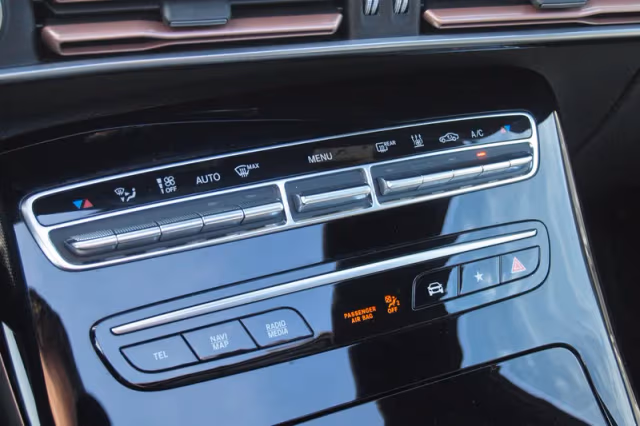 Mercedes-Benz EQC (2020) thumbnail 22