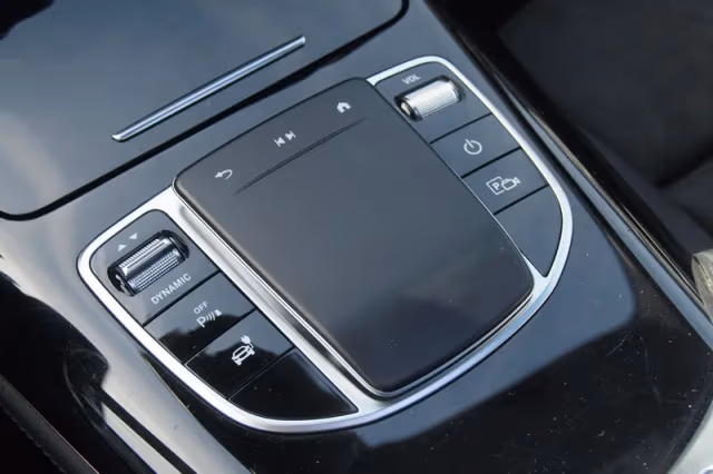 Mercedes-Benz EQC (2020) thumbnail 23