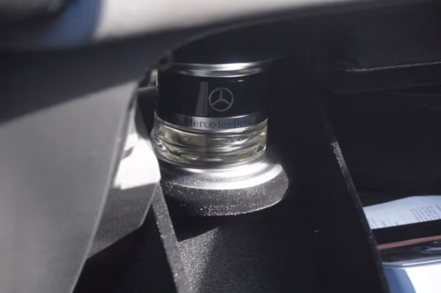 Mercedes-Benz EQC (2020) thumbnail 24