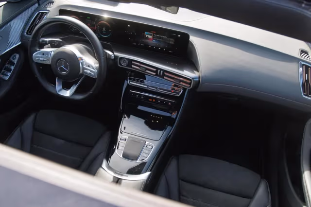 Mercedes-Benz EQC (2020) thumbnail 4