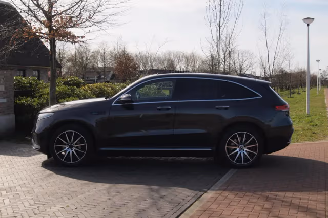 Mercedes-Benz EQC (2020) thumbnail 9
