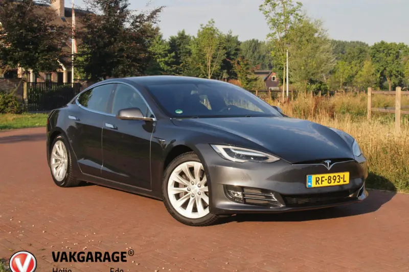 Tesla Model S (2017)
