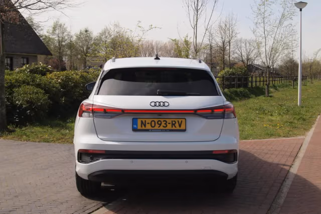 Audi Q4 e-tron (2021) thumbnail 11