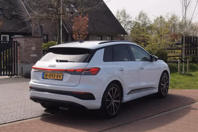 Audi Q4 e-tron (2021) thumbnail 12