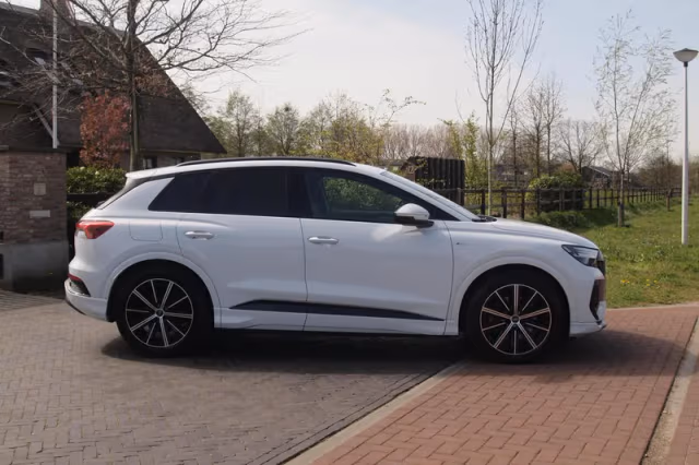 Audi Q4 e-tron (2021) thumbnail 13