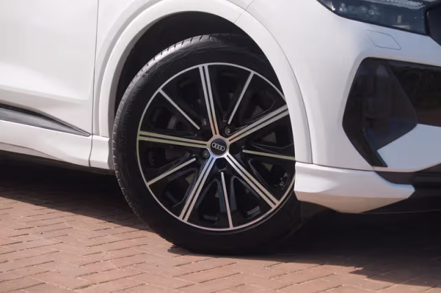 Audi Q4 e-tron (2021) thumbnail 14