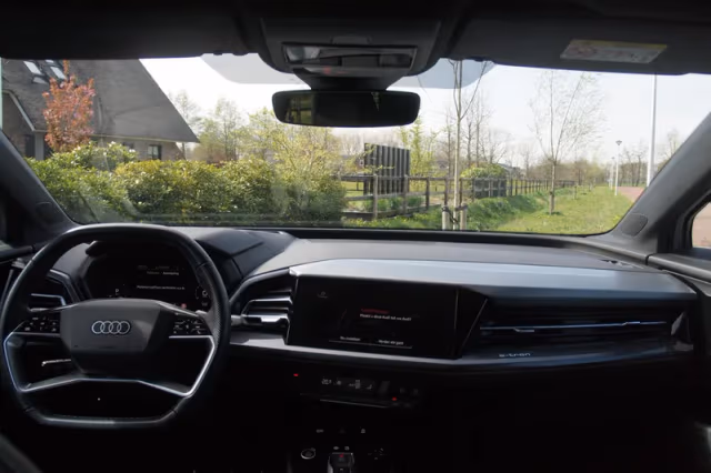 Audi Q4 e-tron (2021) thumbnail 17