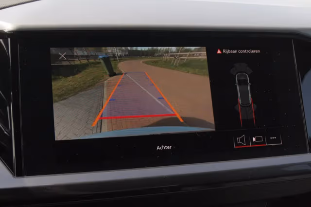 Audi Q4 e-tron (2021) thumbnail 25