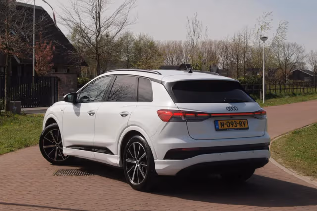 Audi Q4 e-tron (2021) thumbnail 4