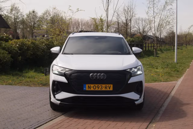 Audi Q4 e-tron (2021) thumbnail 7