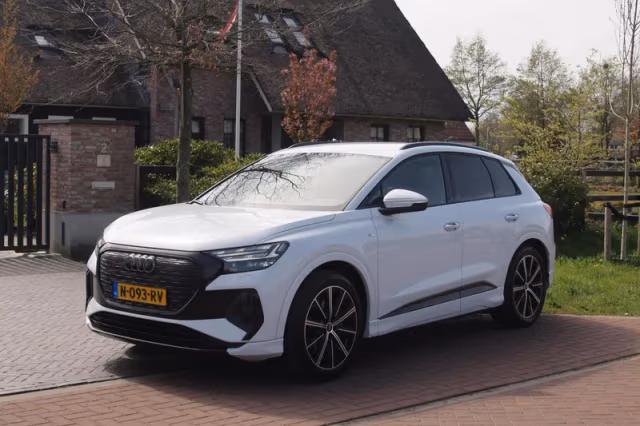 Audi Q4 e-tron (2021) thumbnail 8