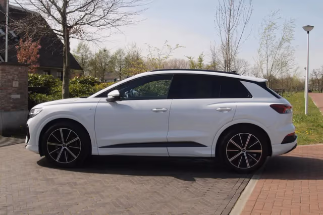 Audi Q4 e-tron (2021) thumbnail 9