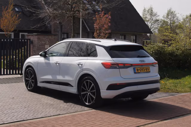 Audi Q4 e-tron (2021) thumbnail 10