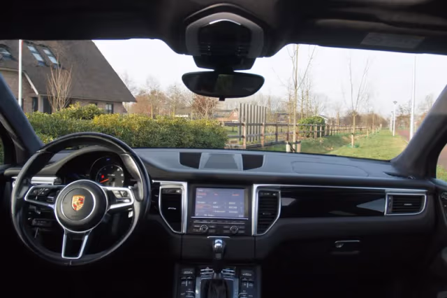 Porsche Macan (2014) thumbnail 16