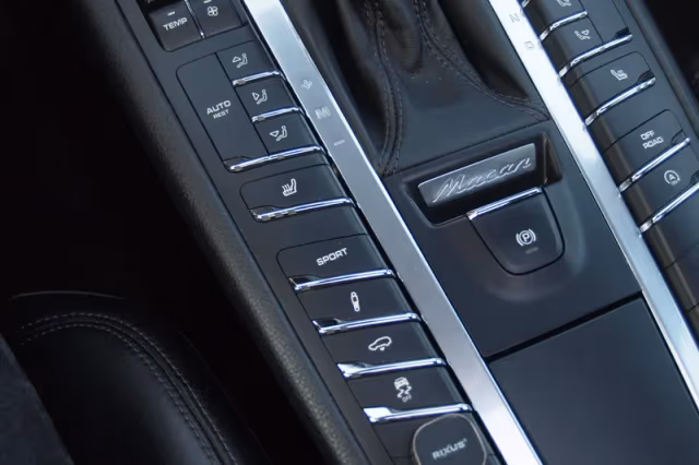 Porsche Macan (2014) thumbnail 24