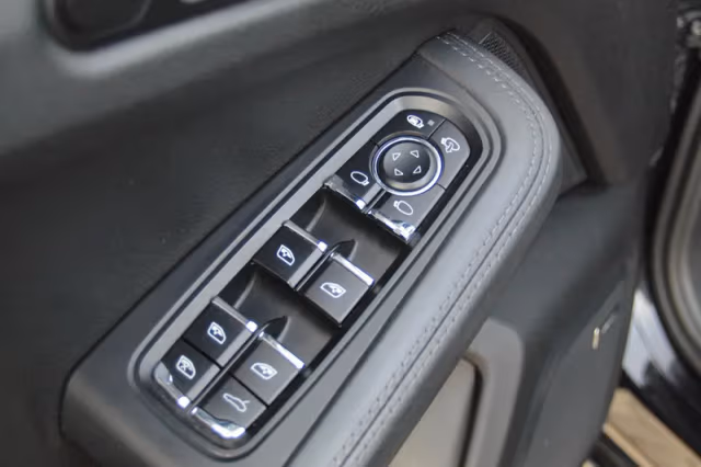 Porsche Macan (2014) thumbnail 26