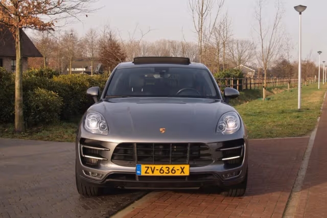 Porsche Macan (2014) thumbnail 4