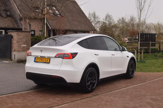 Tesla Model Y (2022) thumbnail 11