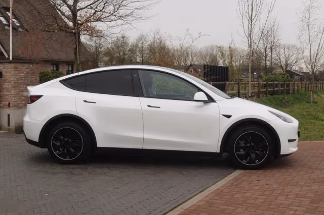Tesla Model Y (2022) thumbnail 12