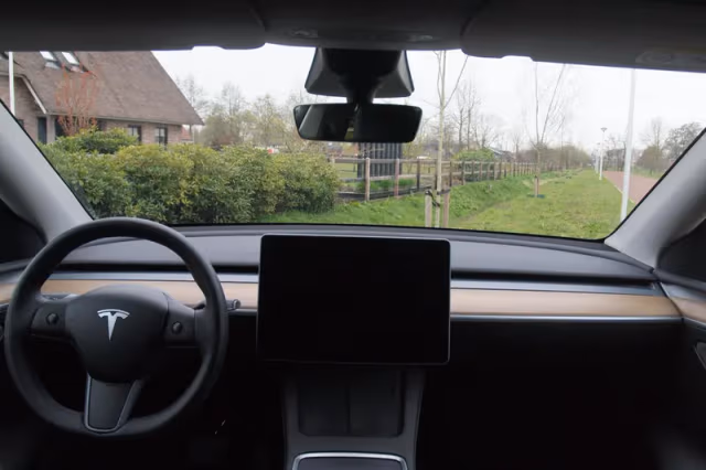 Tesla Model Y (2022) thumbnail 14
