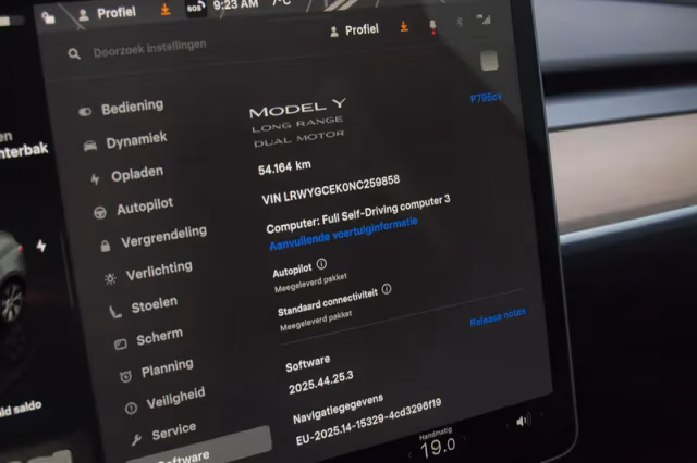 Tesla Model Y (2022) thumbnail 19