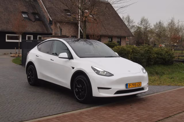 Tesla Model Y (2022) thumbnail 6