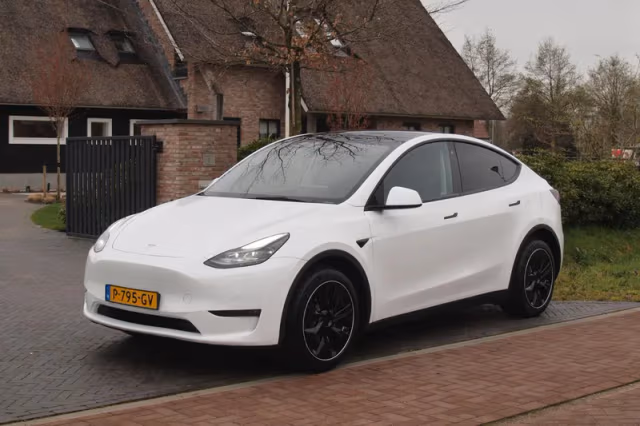 Tesla Model Y (2022) thumbnail 8