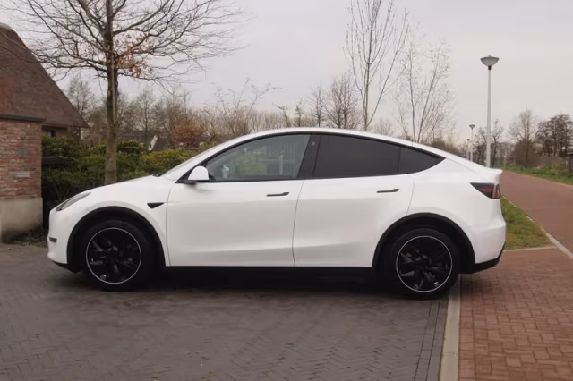 Tesla Model Y (2022) thumbnail 9